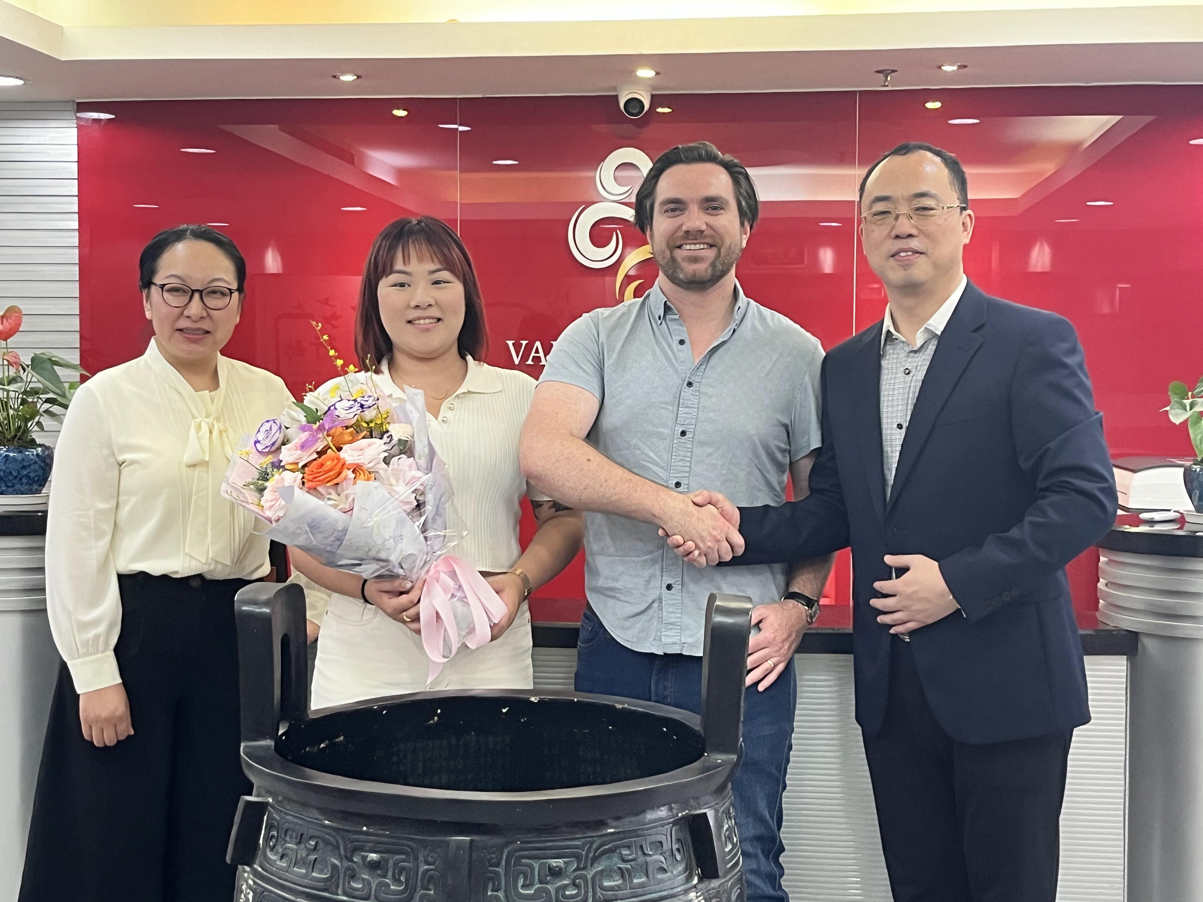 蝶恋花动态 | 美国新方向药理学研究中心合伙人、蝶恋花首席研究官（CRO）张博士一行莅临蝶恋花总部和生产基地